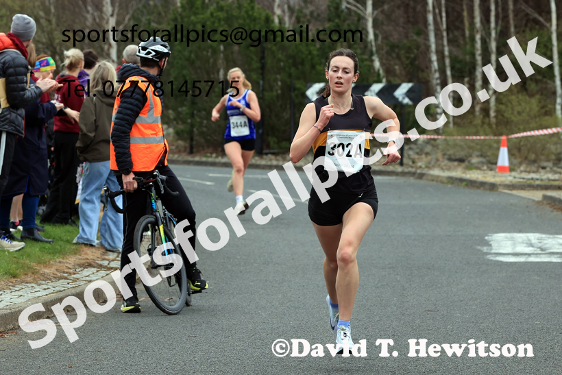 Senior Womens relay, 2026 Elswick Harriers Good Friday Road Relays and Young Athletes, Newburn,  Newcastle upon Tyne. Photo: David T. Hewitson/Sports for All Pics